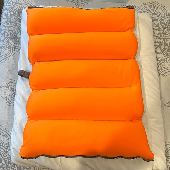 COPY - Travel cushion - Picture 2 of 5